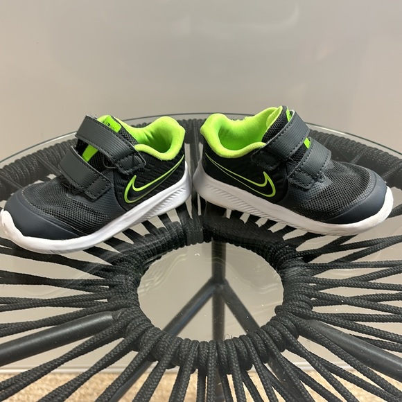 Toddler  Nike tennis shoe size 5C.  Great shape! - Picture 6 of 6